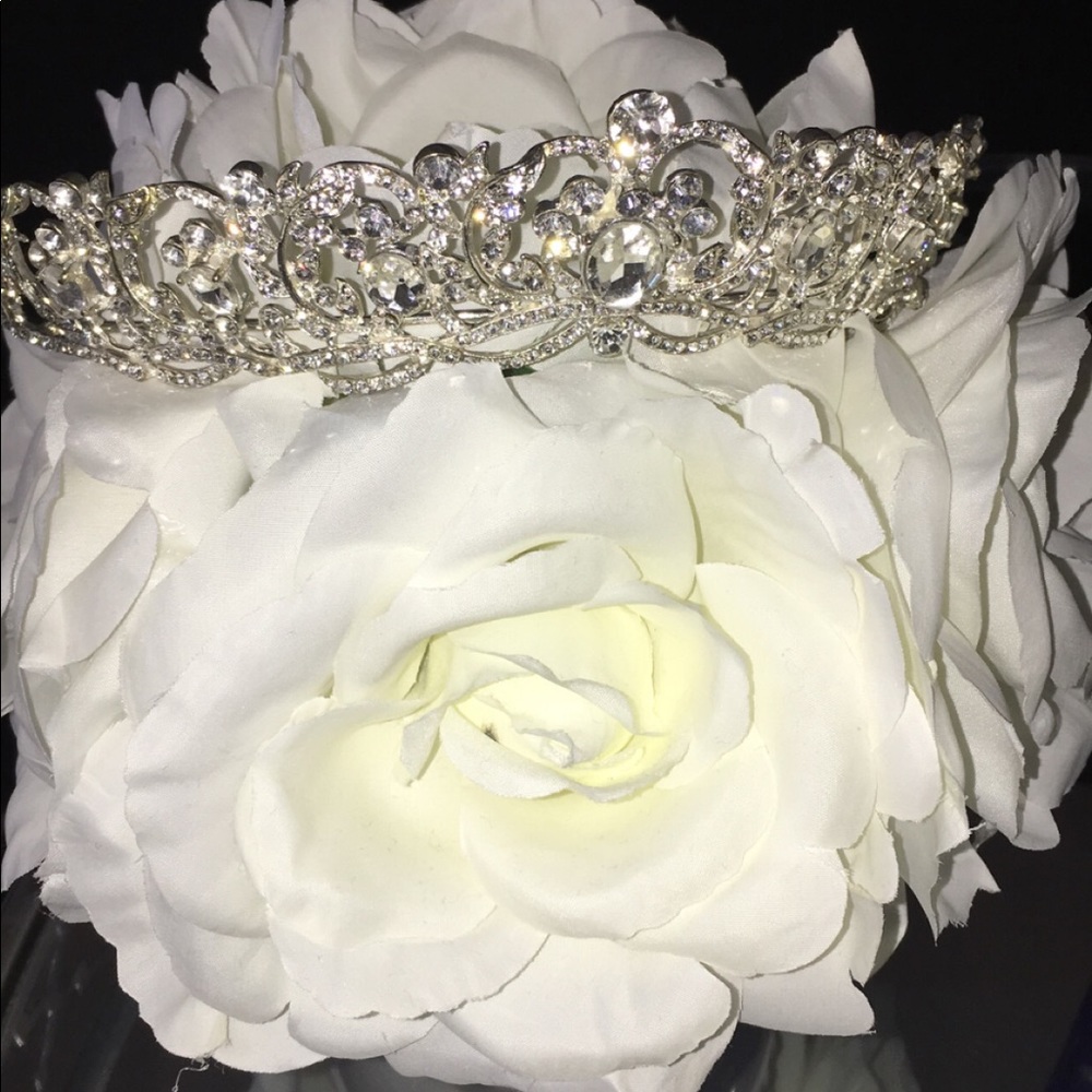 Beautiful Tiara - Picture 3 of 5